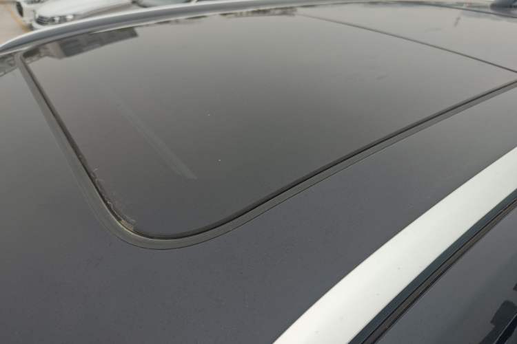 Used Hongqi HS3 2023 2.0T All-Wheel-Drive Youwei Version Roof