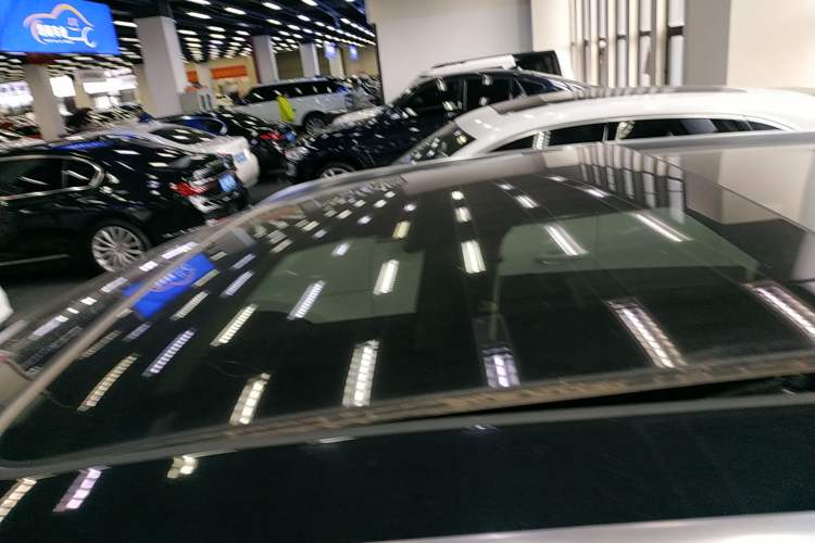 Used Hongqi HS3 2023 2.0T All-Wheel-Drive Youwei Version Roof