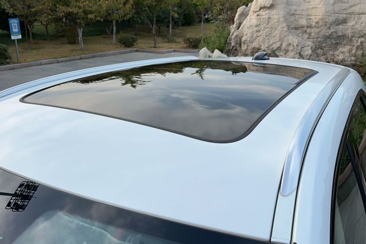 Used Hongqi HS3 2023 1.5T Two-Wheel Drive Shanwei Edition Roof
