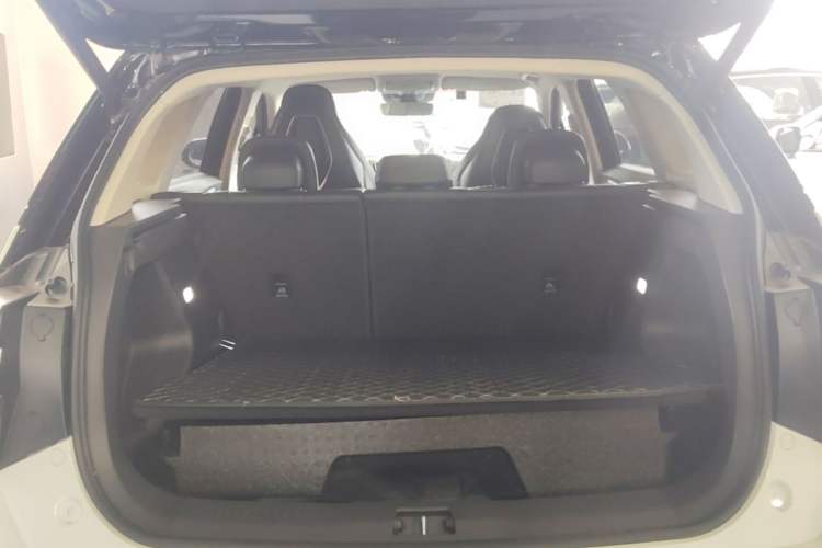 Used Hongqi HS3 2023 1.5T Two-Wheel Drive Shanwei Edition Trunk