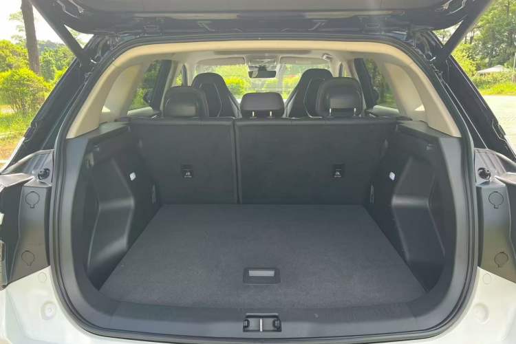 Used Hongqi HS3 2023 2.0T All-Wheel-Drive Youwei Version Trunk