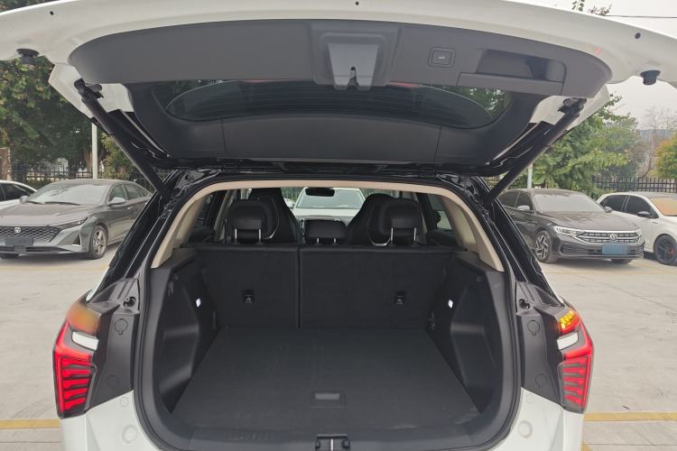 Used Hongqi HS3 2023 2.0T All-Wheel-Drive Youwei Version Trunk