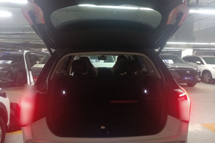 Used Hongqi HS3 2023 1.5T Two-Wheel Drive Shanwei Edition Trunk