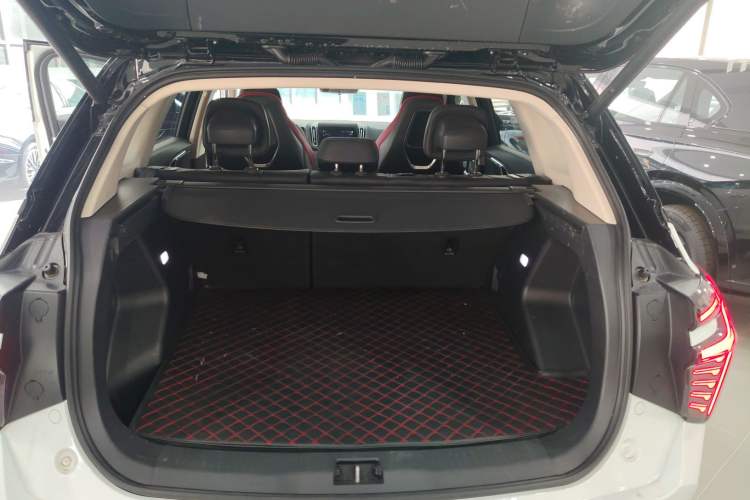 Used Hongqi HS3 2023 1.5T Two-Wheel Drive Shanwei Edition Trunk