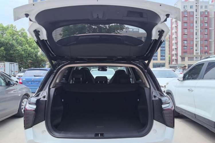 Used Hongqi HS3 2023 1.5T Two-Wheel Drive Shanwei Edition Trunk