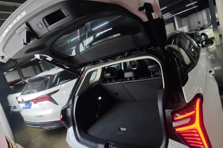 Used Hongqi HS3 2023 1.5T Two-Wheel Drive Shanwei Edition Trunk