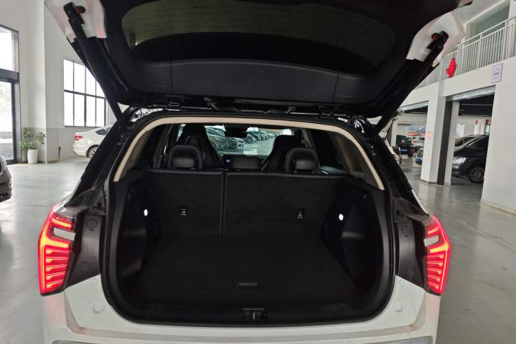 Used Hongqi HS3 2023 2.0T All-Wheel-Drive Youwei Version Trunk