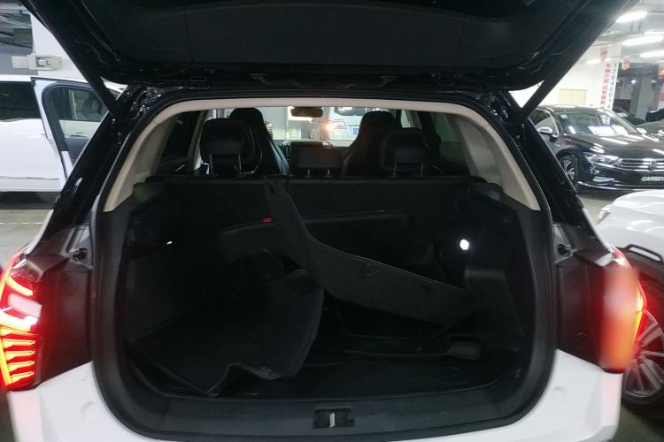 Used Hongqi HS3 2023 2.0T All-Wheel-Drive Youwei Version Trunk