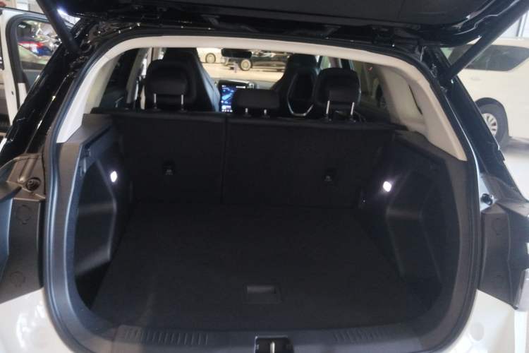 Used Hongqi HS3 2023 2.0T All-Wheel-Drive Youwei Version Trunk