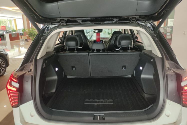 Used Hongqi HS3 2023 2.0T All-Wheel-Drive Youwei Version Trunk