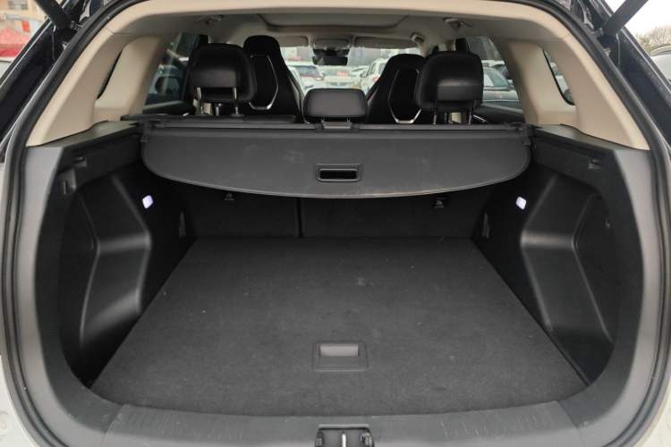 Used Hongqi HS3 2023 1.5T Two-Wheel Drive Shanwei Edition Trunk