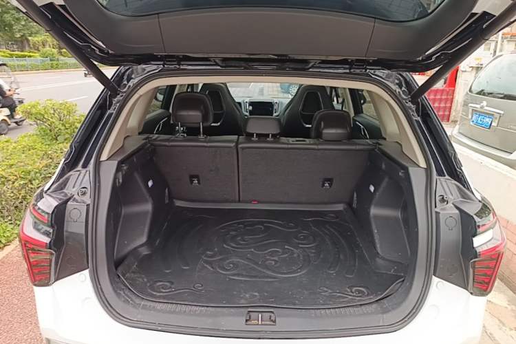 Used Hongqi HS3 2023 1.5T Two-Wheel Drive Shanwei Edition Trunk