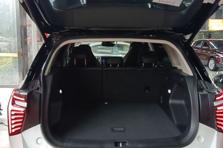 Used Hongqi HS3 2023 2.0T Two-Wheel Drive Available Version Trunk