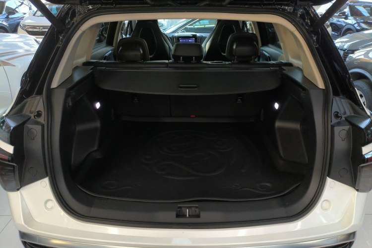 Used Hongqi HS3 2023 2.0T All-Wheel-Drive Youwei Version Trunk