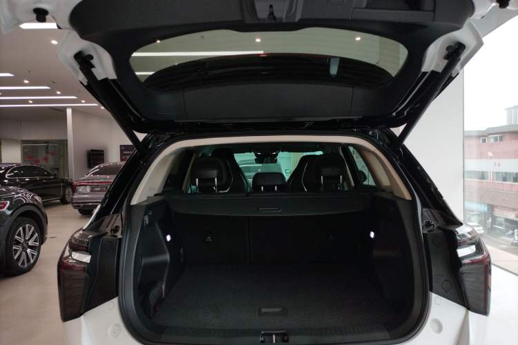 Used Hongqi HS3 2023 2.0T All-Wheel-Drive Youwei Version Trunk