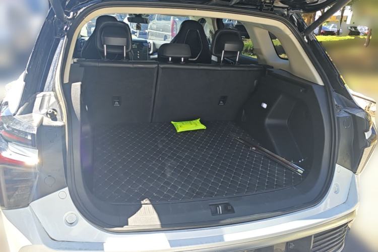 Used Hongqi HS3 2023 1.5T Two-Wheel Drive Shanwei Edition Trunk