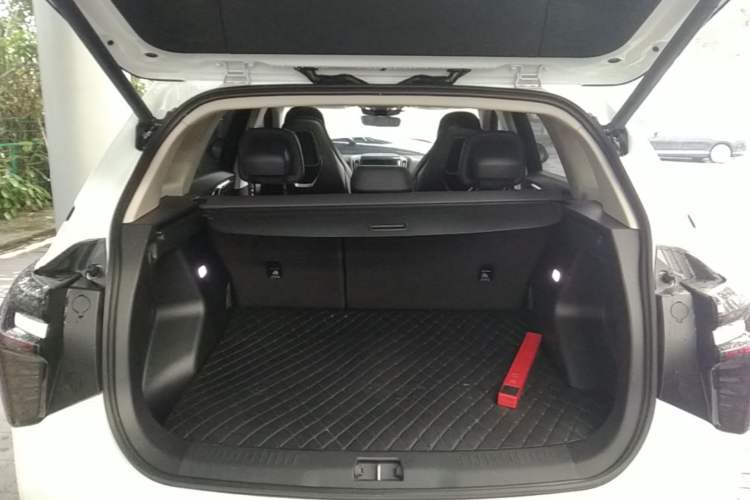 Used Hongqi HS3 2023 1.5T Two-Wheel Drive Shanwei Edition Trunk