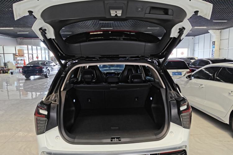Used Hongqi HS3 2023 1.5T Two-Wheel Drive Shanwei Edition Trunk