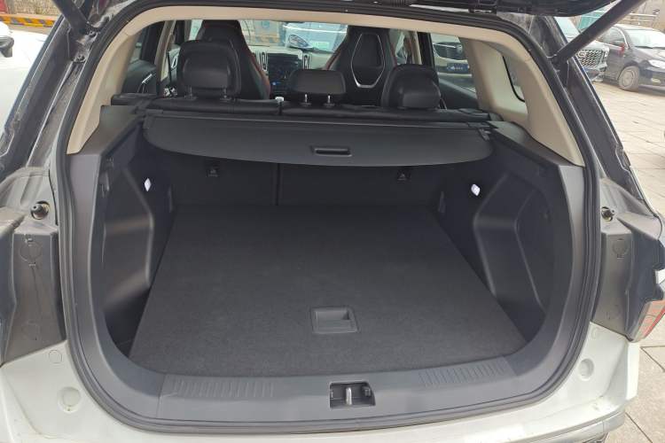 Used Hongqi HS3 2023 1.5T Two-Wheel Drive Shanwei Edition Trunk