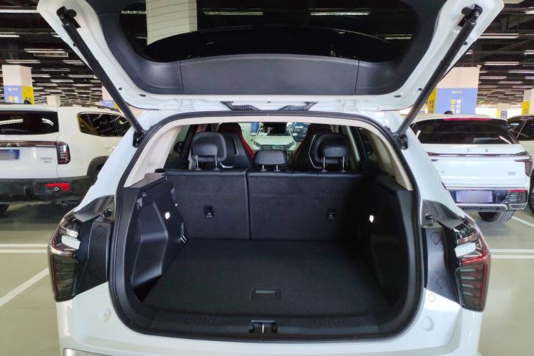 Used Hongqi HS3 2023 1.5T Two-Wheel Drive Shanwei Edition Trunk