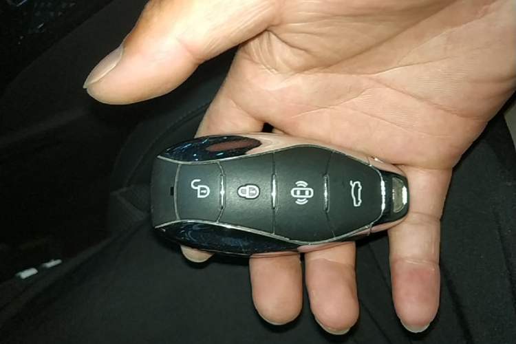 Used Hongqi HS3 2023 1.5T Two-Wheel Drive Shanwei Edition Vehicle Key