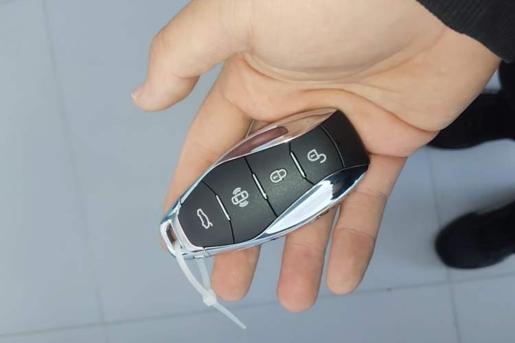 Used Hongqi HS3 2023 1.5T Two-Wheel Drive Shanwei Edition Vehicle Key
