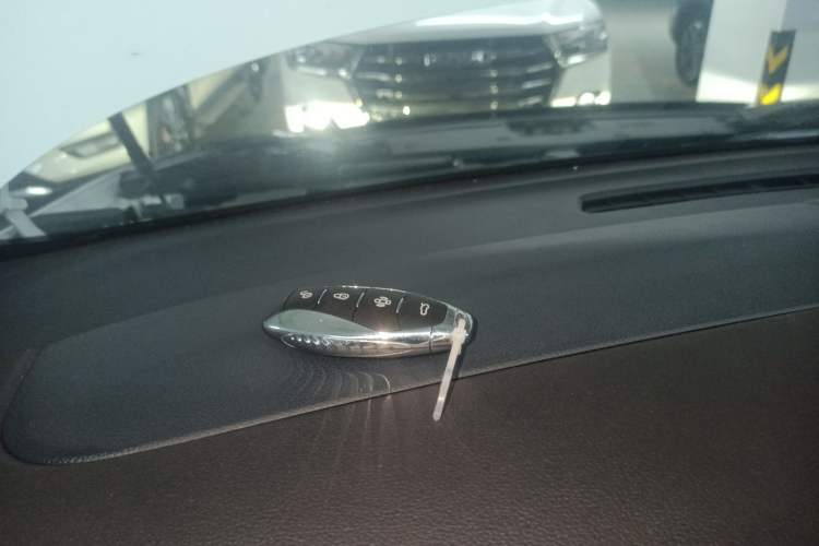 Used Hongqi HS3 2023 1.5T Two-Wheel Drive Shanwei Edition Vehicle Key