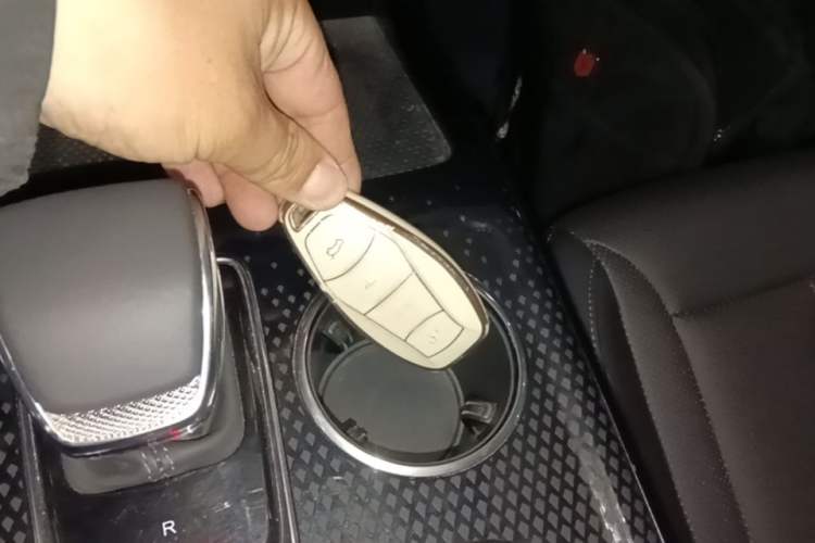 Used Hongqi HS3 2023 1.5T Two-Wheel Drive Shanwei Edition Vehicle Key