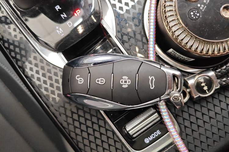 Used Hongqi HS3 2023 1.5T Two-Wheel Drive Shanwei Edition Vehicle Key