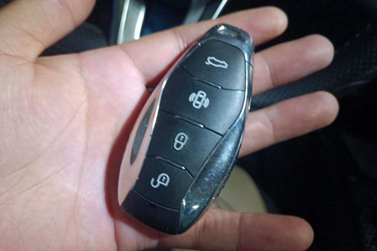 Used Hongqi HS3 2023 1.5T Two-Wheel Drive Shanwei Edition Vehicle Key