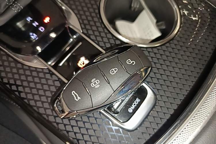 Used Hongqi HS3 2023 1.5T Two-Wheel Drive Shanwei Edition Vehicle Key