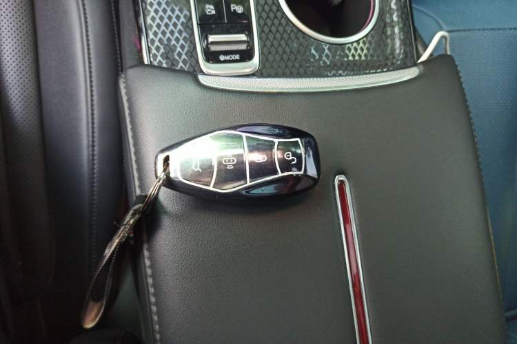 Used Hongqi HS3 2023 2.0T All-Wheel-Drive Youwei Version Vehicle Key