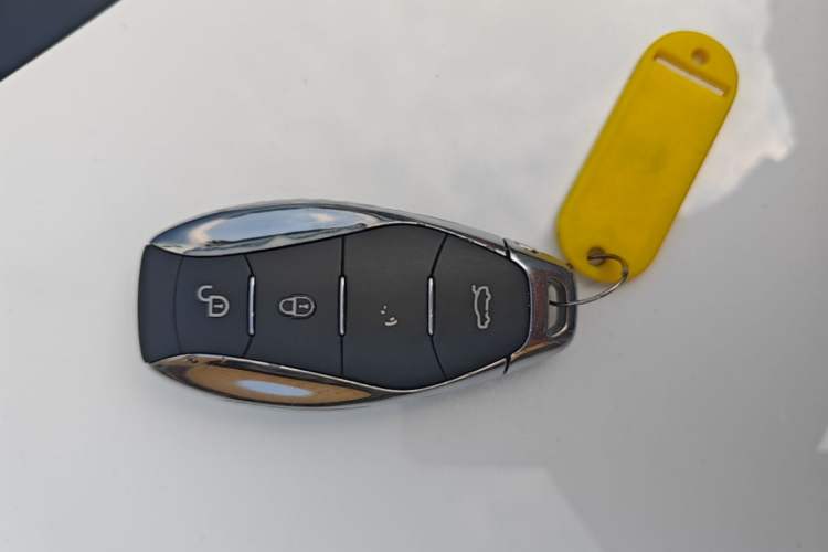 Used Hongqi HS3 2023 2.0T All-Wheel-Drive Youwei Version Vehicle Key