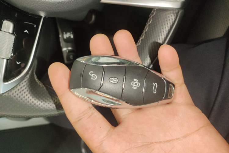 Used Hongqi HS3 2023 2.0T All-Wheel-Drive Youwei Version Vehicle Key