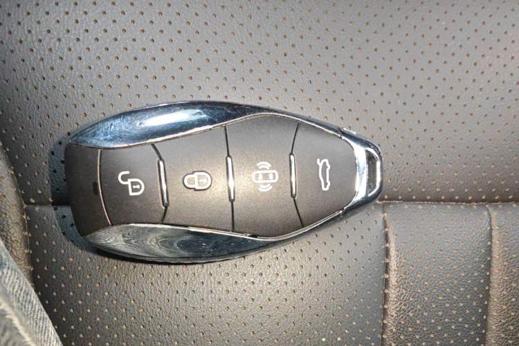 Used Hongqi HS3 2023 1.5T Two-Wheel Drive Shanwei Edition Vehicle Key