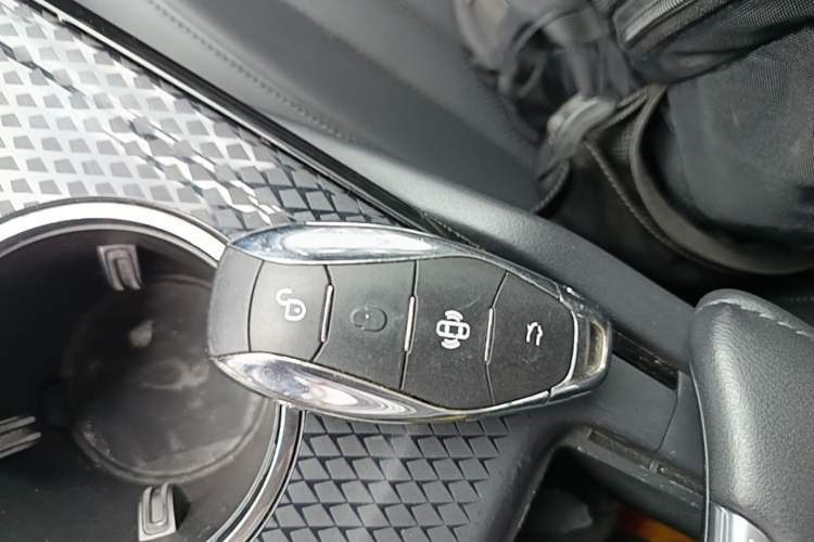 Used Hongqi HS3 2023 1.5T Two-Wheel Drive Shanwei Edition Vehicle Key