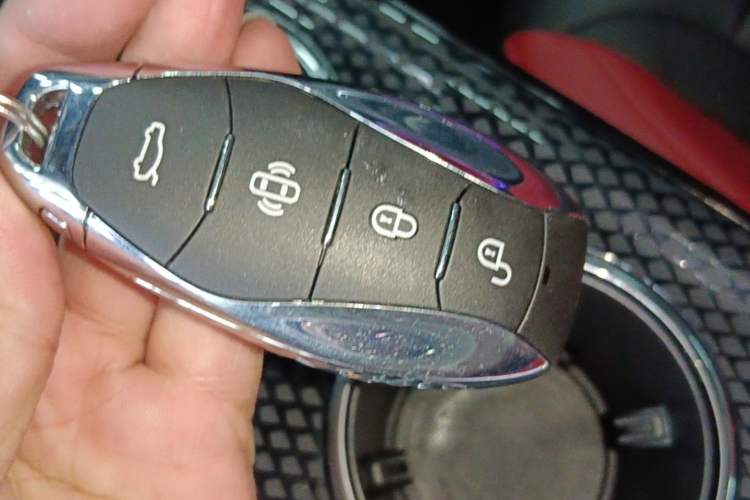 Used Hongqi HS3 2023 2.0T Two-Wheel Drive Available Version Vehicle Key