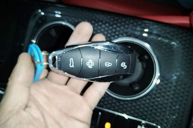Used Hongqi HS3 2023 1.5T Two-Wheel Drive Shanwei Edition Vehicle Key