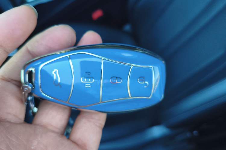 Used Hongqi HS3 2023 1.5T Two-Wheel Drive Shanwei Edition Vehicle Key