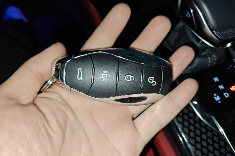 Used Hongqi HS3 2023 2.0T Two-Wheel Drive Available Version Vehicle Key