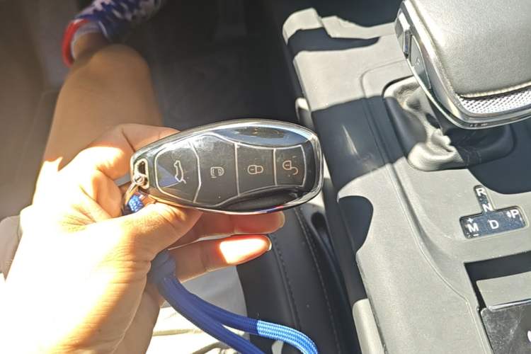 Used Hongqi HS3 2023 1.5T Two-Wheel Drive Shanwei Edition Vehicle Key