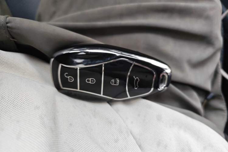 Used Hongqi HS3 2023 2.0T Two-Wheel Drive Available Version Vehicle Key