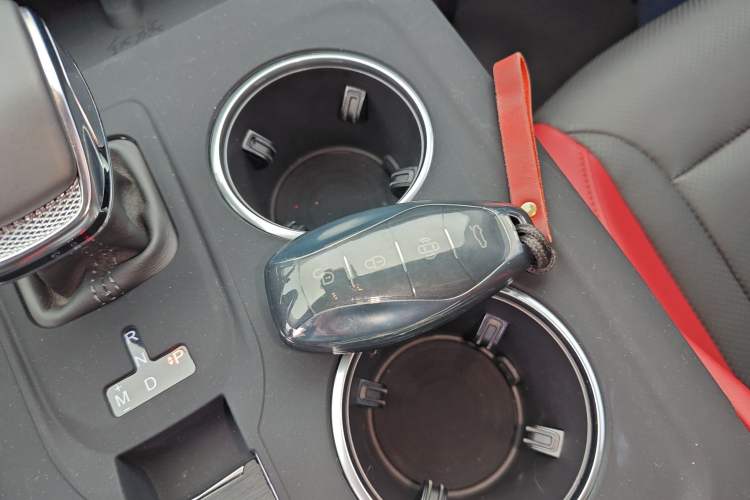 Used Hongqi HS3 2023 1.5T Two-Wheel Drive Shanwei Edition Vehicle Key