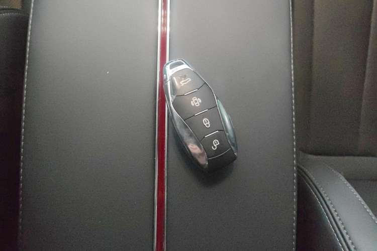 Used Hongqi HS3 2023 1.5T Two-Wheel Drive Shanwei Edition Vehicle Key