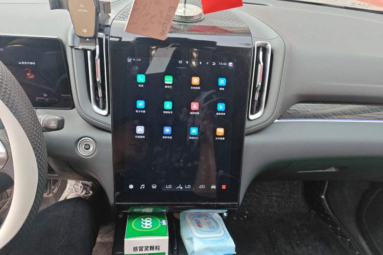 Used Hongqi HS3 2024 1.5T Shanwei Edition Audio And AC Panel