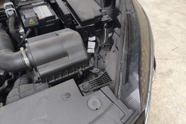 Used Hongqi HS3 2024 1.5T Shanwei Edition Engine Bay Left