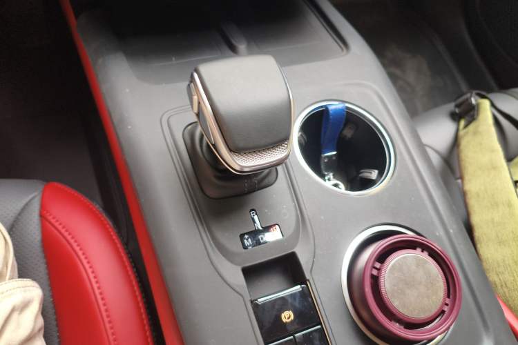 Used Hongqi HS3 2024 1.5T Shanwei Edition Gear Lever