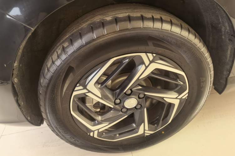 Used Hongqi HS3 2024 1.5T Shanwei Edition Left Front Wheel Hub