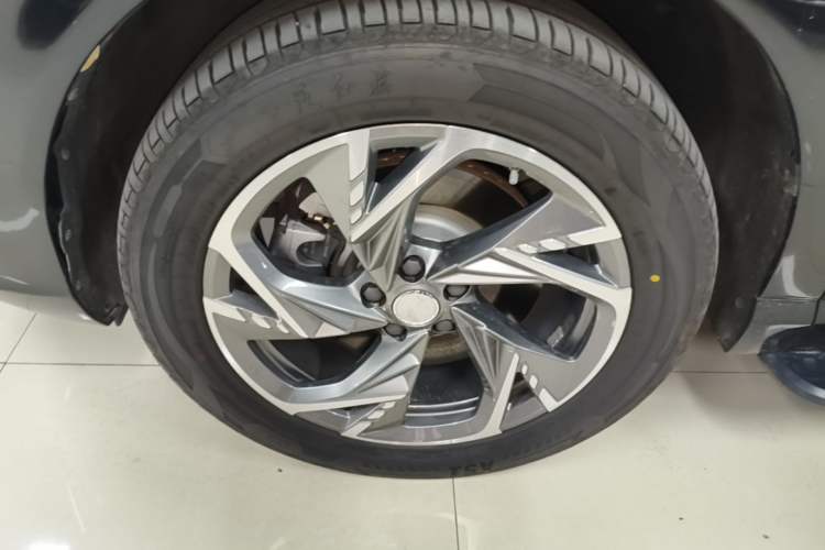 Used Hongqi HS3 2024 1.5T Shanwei Edition Left Front Wheel Hub