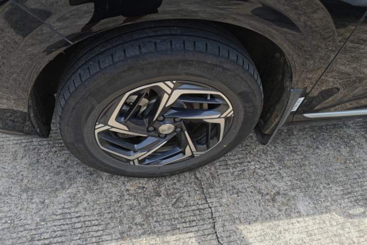 Used Hongqi HS3 2024 1.5T Shanwei Edition Left Front Wheel Hub